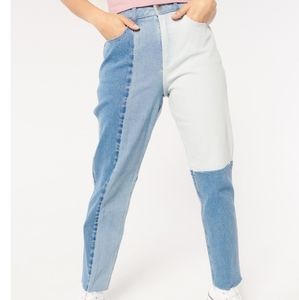 Hollister Patchwork Curvy High-Rise Mom Jean's size 30